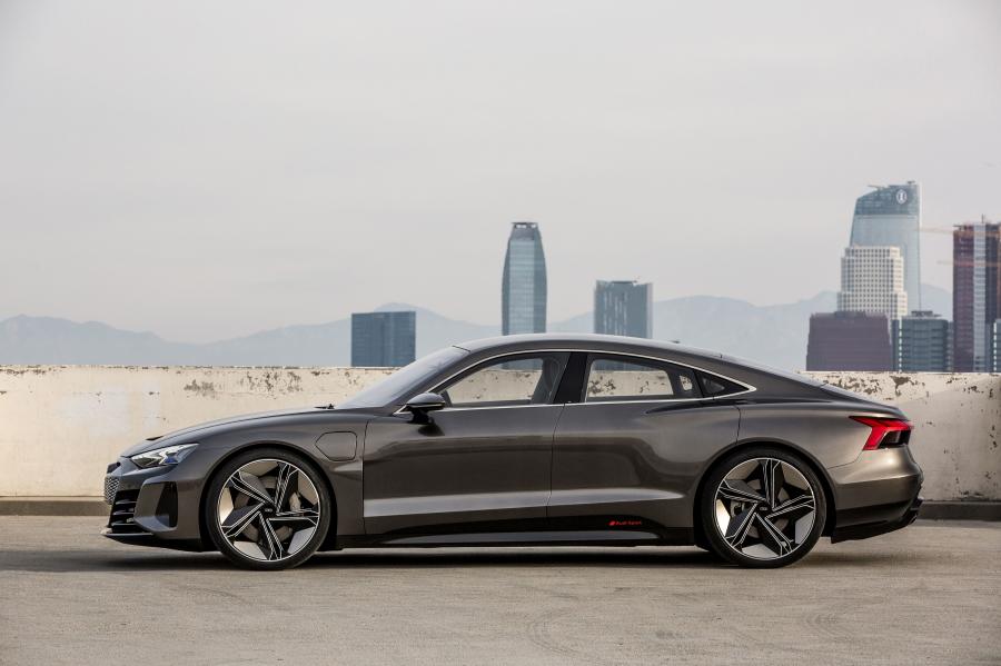  Audi e-tron GT Concept 2018 года  (фото 19 из 69)